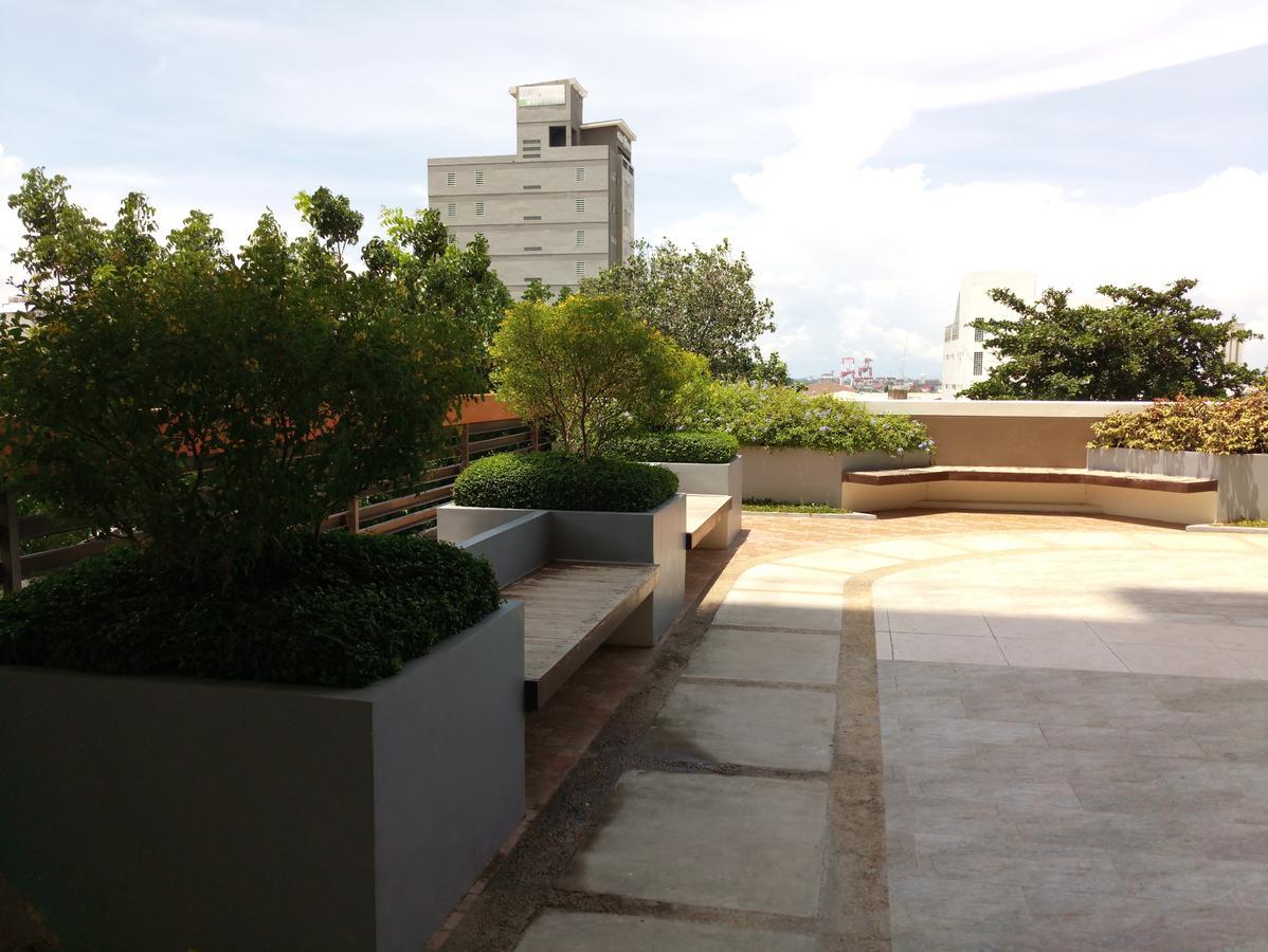 2405 Mabolo Garden Flats Appartamento Cebu Esterno foto