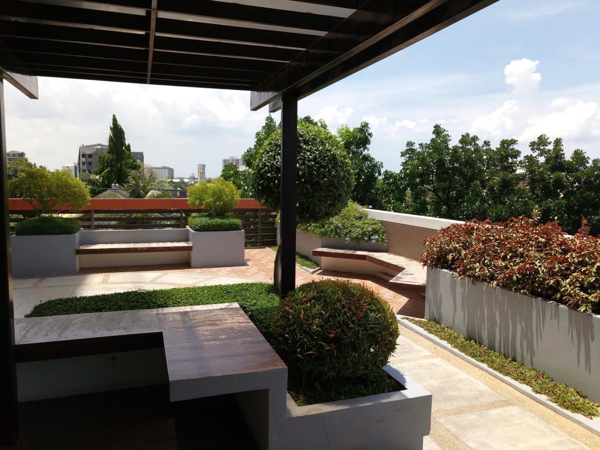 2405 Mabolo Garden Flats Appartamento Cebu Esterno foto