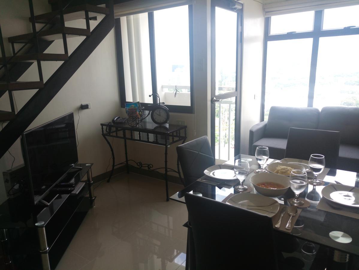 2405 Mabolo Garden Flats Appartamento Cebu Esterno foto