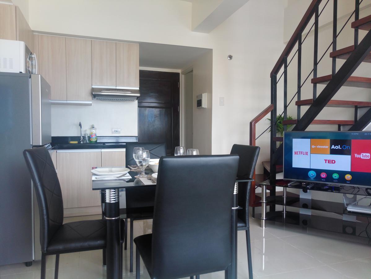 2405 Mabolo Garden Flats Appartamento Cebu Esterno foto