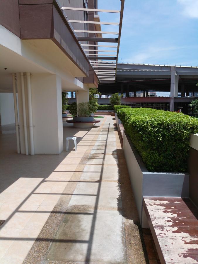 2405 Mabolo Garden Flats Appartamento Cebu Esterno foto